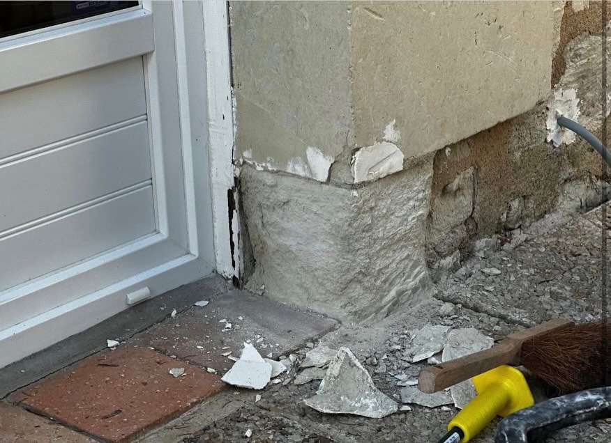 Dépannage : reprise de maçonnerie en pied de mur